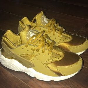 Nike Bronzine Air Huaraches